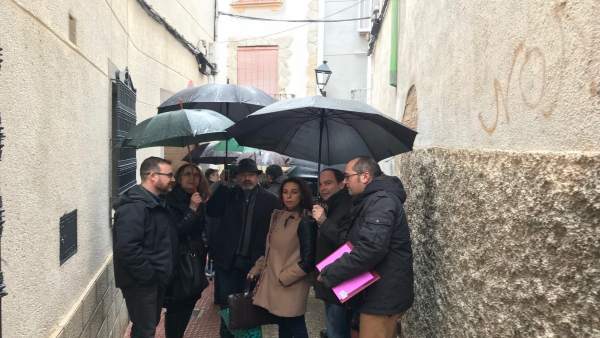 Concejales del PSOE con vecinos de la calle Vicario Concejales del PSOE con vecinos de la calle Vicario