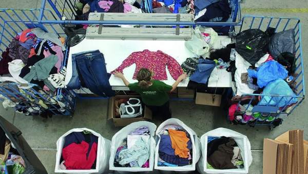 Ropa reutilizada, segunda mano, sostenibilidad Ropa reutilizada, segunda mano, sostenibilidad