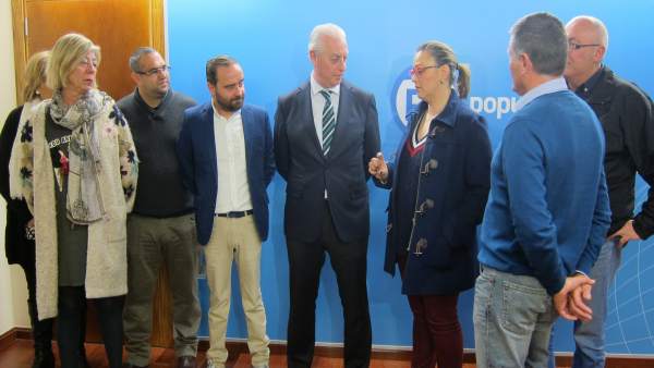 Precandidato presidencia PP, Antonio Garre con su equipo Precandidato presidencia PP, Antonio Garre con su equipo