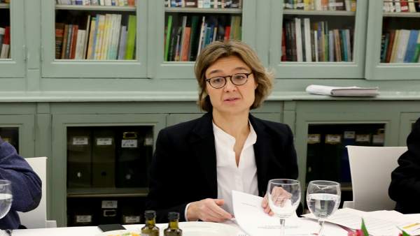 Tejerina en un desayuno de trabajo con diputados de la Comisión de Agricultura Tejerina en un desayuno de trabajo con diputados de la Comisión de Agricultura