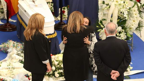 Susana Díaz, Visita La Capilla Ardiente De Gabriel Cruz. Susana Díaz, Visita La Capilla Ardiente De Gabriel Cruz.