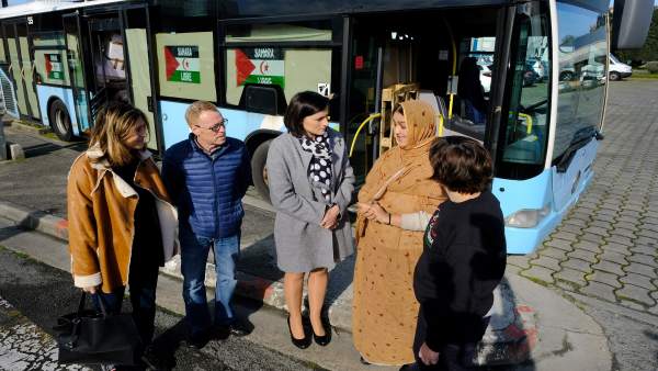 Entrega de los autobuses a Alouda y Cantabria por el Sahara Entrega de los autobuses a Alouda y Cantabria por el Sahara