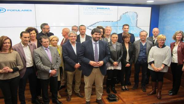 López Miras Posa En El Centro, Con Reponsables Del PP Regional López Miras Posa En El Centro, Con Reponsables Del PP Regional
