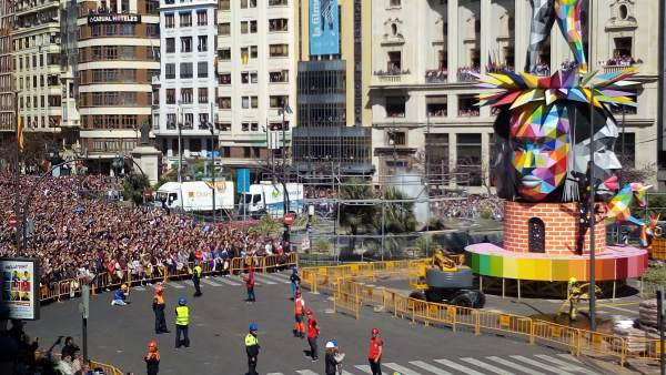 Les Falles prenen ja cada racó d'una ciutat en festes Les Falles prenen ja cada racó d'una ciutat en festes