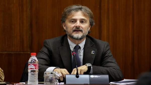 El consejero andaluz de Medio Ambiente, José Fiscal, en comisión parlamentaria El consejero andaluz de Medio Ambiente, José Fiscal, en comisión parlamentaria