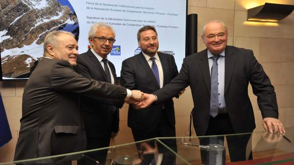 Firma del acuerdo de promoción turística 'Pirineos - Pyrénées' Firma del acuerdo de promoción turística 'Pirineos - Pyrénées'