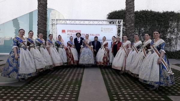La Generalitat Valenciana premia 92 comissions pels seus llibrets La Generalitat Valenciana premia 92 comissions pels seus llibrets