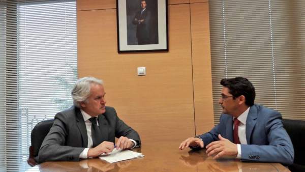 Reunión del alcalde de Puerto Serrano con el subdelegado del Gobierno Reunión del alcalde de Puerto Serrano con el subdelegado del Gobierno