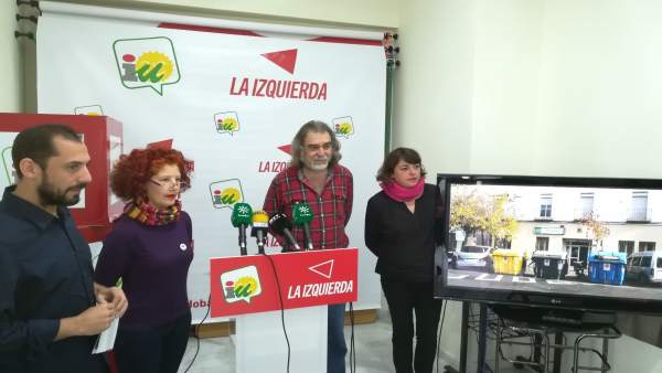 Cortés y Aguza (dcha.) y Pérez (izda.) en la sede de IU Cortés y Aguza (dcha.) y Pérez (izda.) en la sede de IU