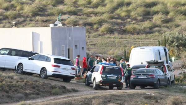 Ana Julia Quezada asiste a un segundo registro en la finca de Rodalquilar Ana Julia Quezada asiste a un segundo registro en la finca de Rodalquilar