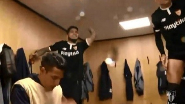 El Sevilla celebra el pase a cuartos de la Champions El Sevilla celebra el pase a cuartos de la Champions