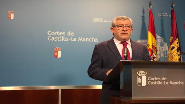 Consejero de Educación, Ángel Felpeto, en las Cortes Consejero de Educación, Ángel Felpeto, en las Cortes