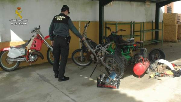Remitiendo Np Opc Huelva 'La Guardia Civil Detiene A Tres Personas Recuperando D Remitiendo Np Opc Huelva 'La Guardia Civil Detiene A Tres Personas Recuperando D