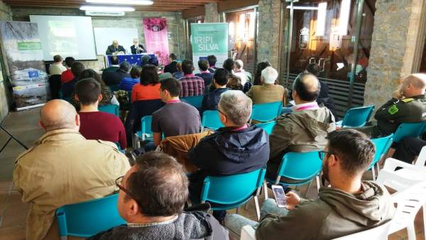 Nota, Fotos Y Audio: Cumbre Contra Las Especies Invasoras En Los Ríos Nota, Fotos Y Audio: Cumbre Contra Las Especies Invasoras En Los Ríos
