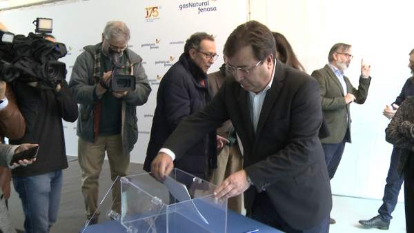 Vara visita las obras del primer parque eólico de Extremadura Vara visita las obras del primer parque eólico de Extremadura