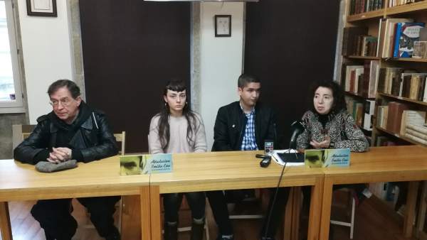 Marilar Aleixandre y Suso de Toro en rueda de prensa junto a Emilio Cao Marilar Aleixandre y Suso de Toro en rueda de prensa junto a Emilio Cao