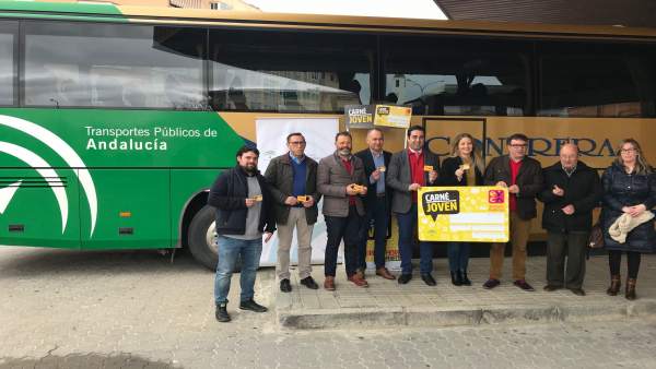 Presentación del descuento en autobuses de la Sierra Sur con el Carné Joven. Presentación del descuento en autobuses de la Sierra Sur con el Carné Joven.