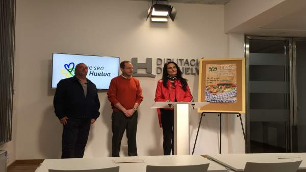 La alcaldesa de Paymogo, María Dolores Fernández, presenta la feria del gurumelo La alcaldesa de Paymogo, María Dolores Fernández, presenta la feria del gurumelo