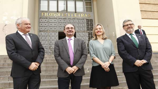 Eliseo Serano, Javier Lambán, Pilar Alegría y José A. Mayoral, ante la facultad Eliseo Serano, Javier Lambán, Pilar Alegría y José A. Mayoral, ante la facultad