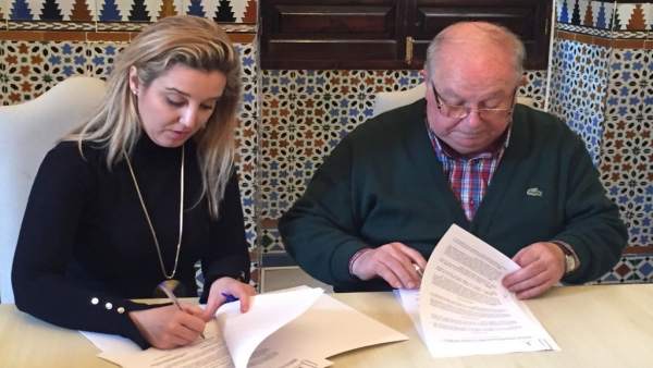 Alcaldesa de Alcalá firma convenio con la Federación de Asociaciones de Vecinos Alcaldesa de Alcalá firma convenio con la Federación de Asociaciones de Vecinos