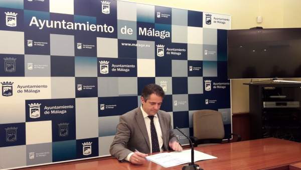 Carlos Conde en rueda de prensa Carlos Conde en rueda de prensa
