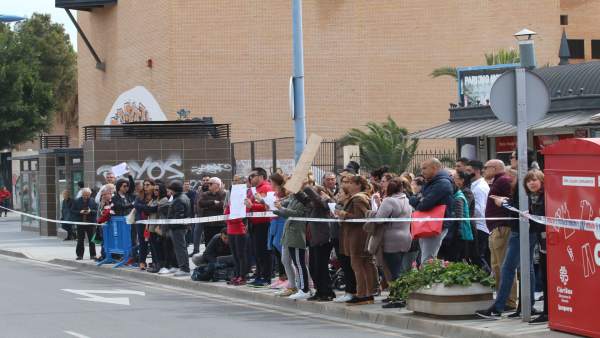Concentración ante la Ciudad de la Justicia de Almería Concentración ante la Ciudad de la Justicia de Almería