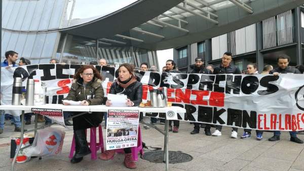 Protesta de trabajadores de Oficinas y Despachos de Bizkaia Protesta de trabajadores de Oficinas y Despachos de Bizkaia