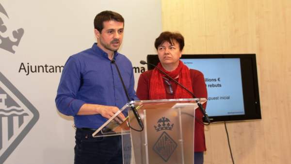 La portavoz del Ayuntamiento de Palma, Susana Moll, y el regidor de Economía La portavoz del Ayuntamiento de Palma, Susana Moll, y el regidor de Economía