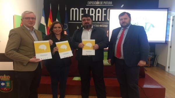 Carrillo y Palomares (centro), en la clausura del encuentro Carrillo y Palomares (centro), en la clausura del encuentro