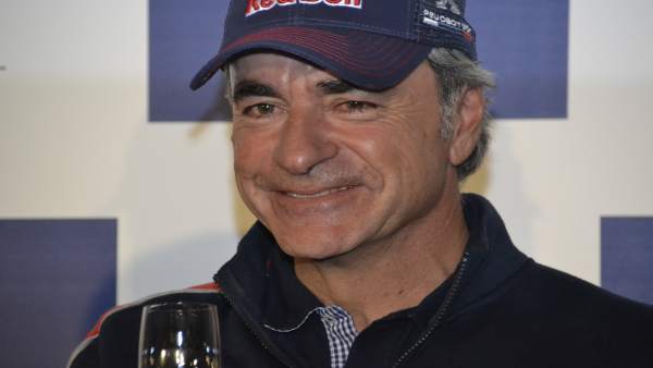 Carlos Sainz brinda su victoria a la vuelta del Dakar 2018 Carlos Sainz brinda su victoria a la vuelta del Dakar 2018