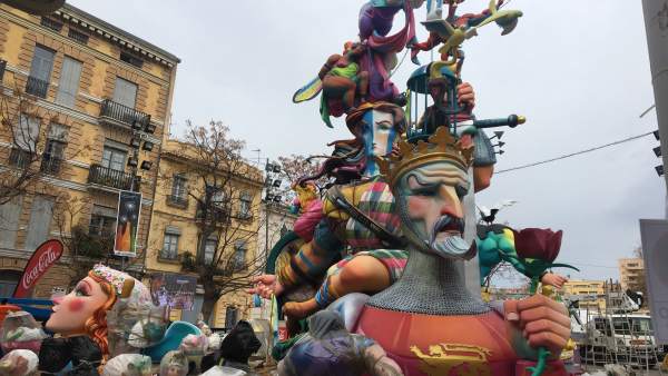 Sàtira política i reflexions socials inspiren la Secció Especial de les Falles Sàtira política i reflexions socials inspiren la Secció Especial de les Falles