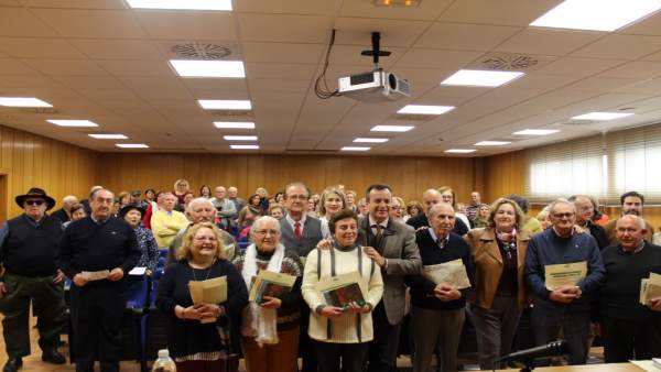 VIII Certamen de Poesía de los centros de participación activa VIII Certamen de Poesía de los centros de participación activa