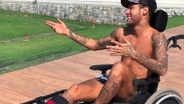 Homenaje de Neymar a Stephen Hawking Homenaje de Neymar a Stephen Hawking