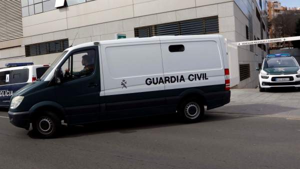 Un furgón de la Guardia Civil traslada al juzgado a Ana Julia Quezada Un furgón de la Guardia Civil traslada al juzgado a Ana Julia Quezada