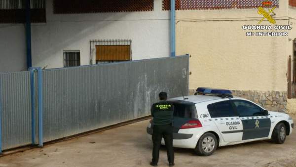 Un agente en el operativo por la estafa de 60 toneladas de limones Un agente en el operativo por la estafa de 60 toneladas de limones