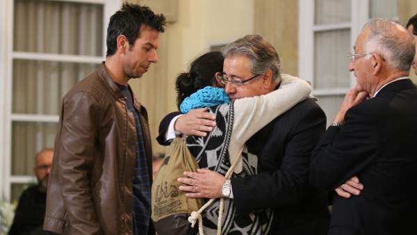 Juan Ignacio Zoido junto a los padres de Gabriel Juan Ignacio Zoido junto a los padres de Gabriel