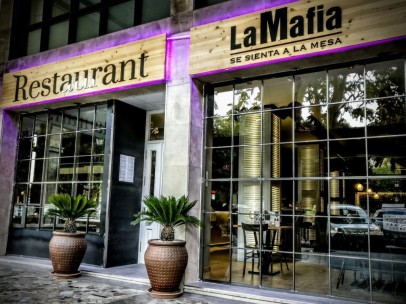 La Mafia se sienta a la mesa