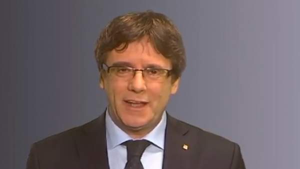 Mensaje sobre la investidura de Carles Puigdemont en las redes sociales. Mensaje sobre la investidura de Carles Puigdemont en las redes sociales.