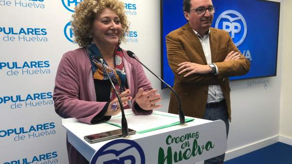 Pilar Marín, candidata del PP a la alcaldía de Huelva, con González Pilar Marín, candidata del PP a la alcaldía de Huelva, con González