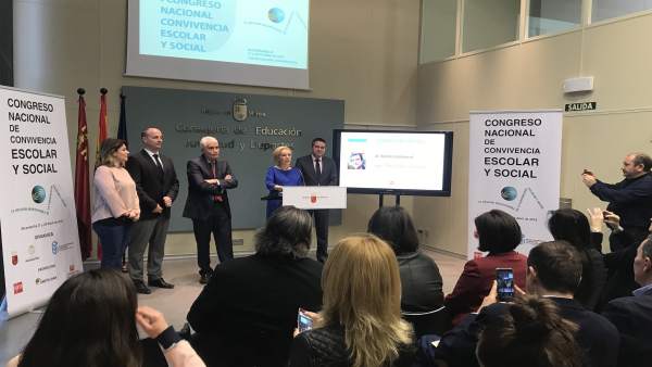 Adela Martínez-Cachá junto alcalde Alcantarilla Adela Martínez-Cachá junto alcalde Alcantarilla