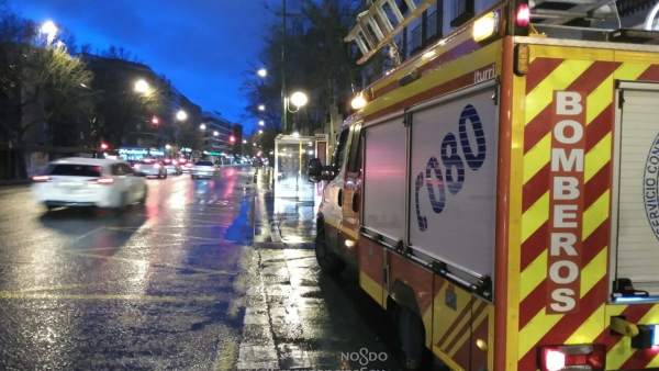Un camión de Bomberos de Sevilla atiende incidencias por el temporal Un camión de Bomberos de Sevilla atiende incidencias por el temporal
