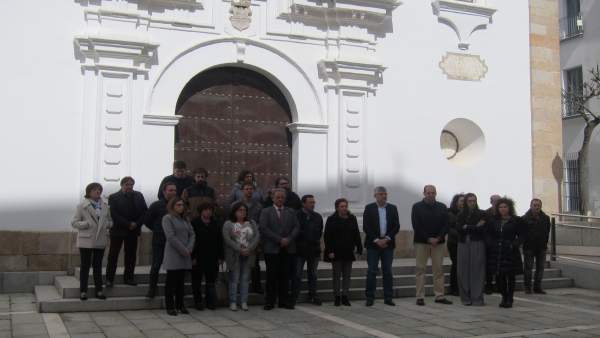 Minuto de silencio en la Asamblea de Extremadura Minuto de silencio en la Asamblea de Extremadura