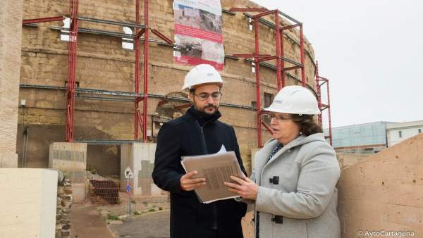 Visita al anfiteatro romano Visita al anfiteatro romano