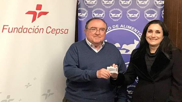 La Fundación Cepsa entrega tarjetas carburante al Banco de Alimentos. La Fundación Cepsa entrega tarjetas carburante al Banco de Alimentos.