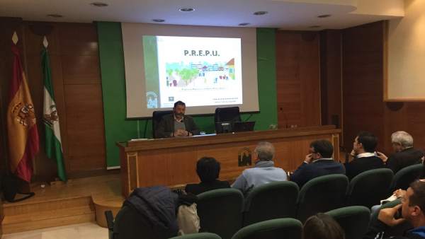 Reunión para informar las ayudas sobre Espacios Públicos. Reunión para informar las ayudas sobre Espacios Públicos.