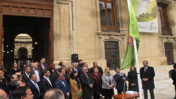Izado de la bandera con motivo del Día de la Provincia 2018. Izado de la bandera con motivo del Día de la Provincia 2018.