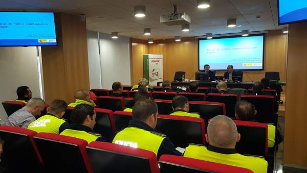 Asistentes al curso Asistentes al curso