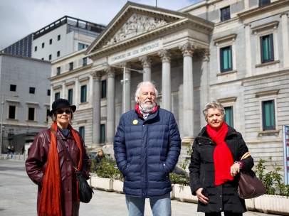 Soledad, Bernado y Toñi, tres pensionistas.