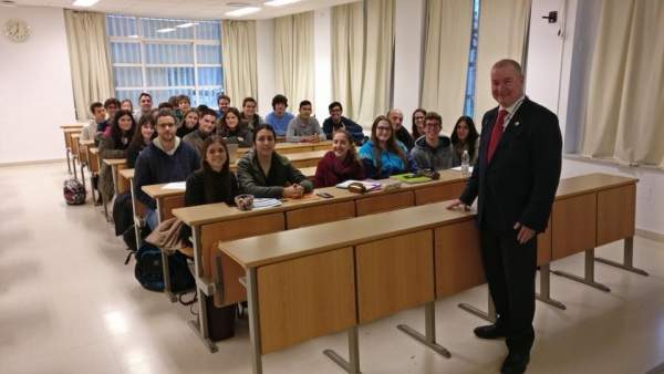 El pleno infantil de Alcalá de Guadaíra (Sevilla) sobre igualdad El pleno infantil de Alcalá de Guadaíra (Sevilla) sobre igualdad