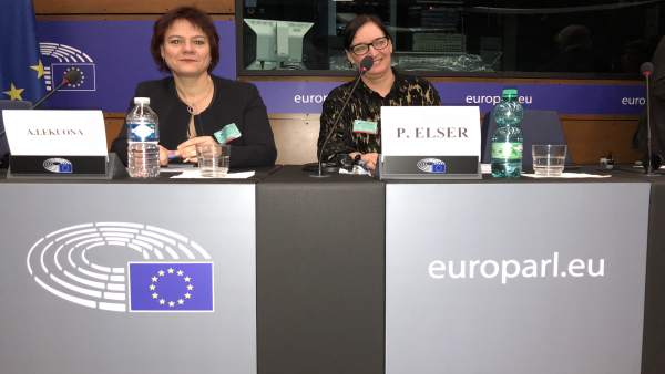 Arantza Lekuona y Petra Elser Arantza Lekuona y Petra Elser